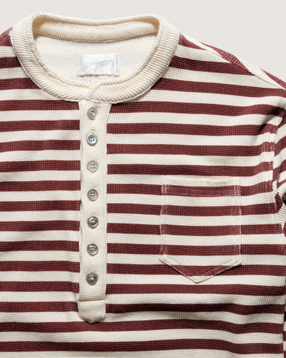Henley Top – Creme-Burgundy, Detail Kragen
